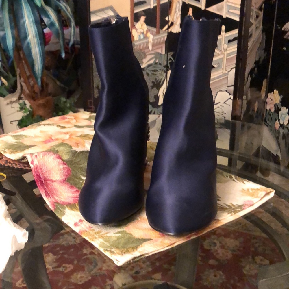 Shoes - Picture 4 of 5